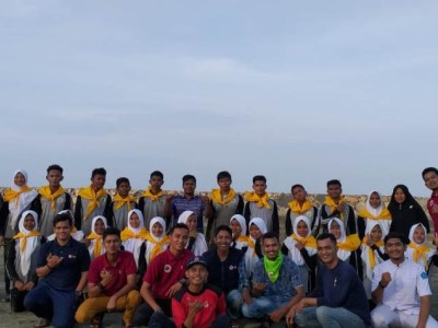 Pembagian Slayer Palang Merah Remaja (PMR)