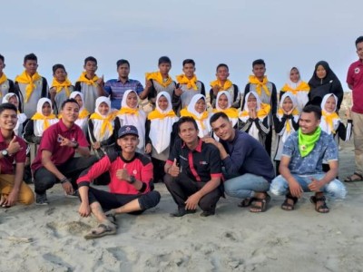 Pembagian Slayer Palang Merah Remaja (PMR)
