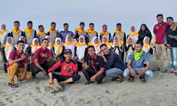Pembagian Slayer Palang Merah Remaja (PMR)